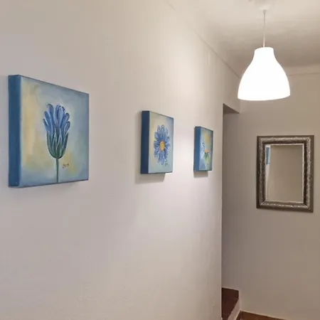Гостевой дом The Yellow House